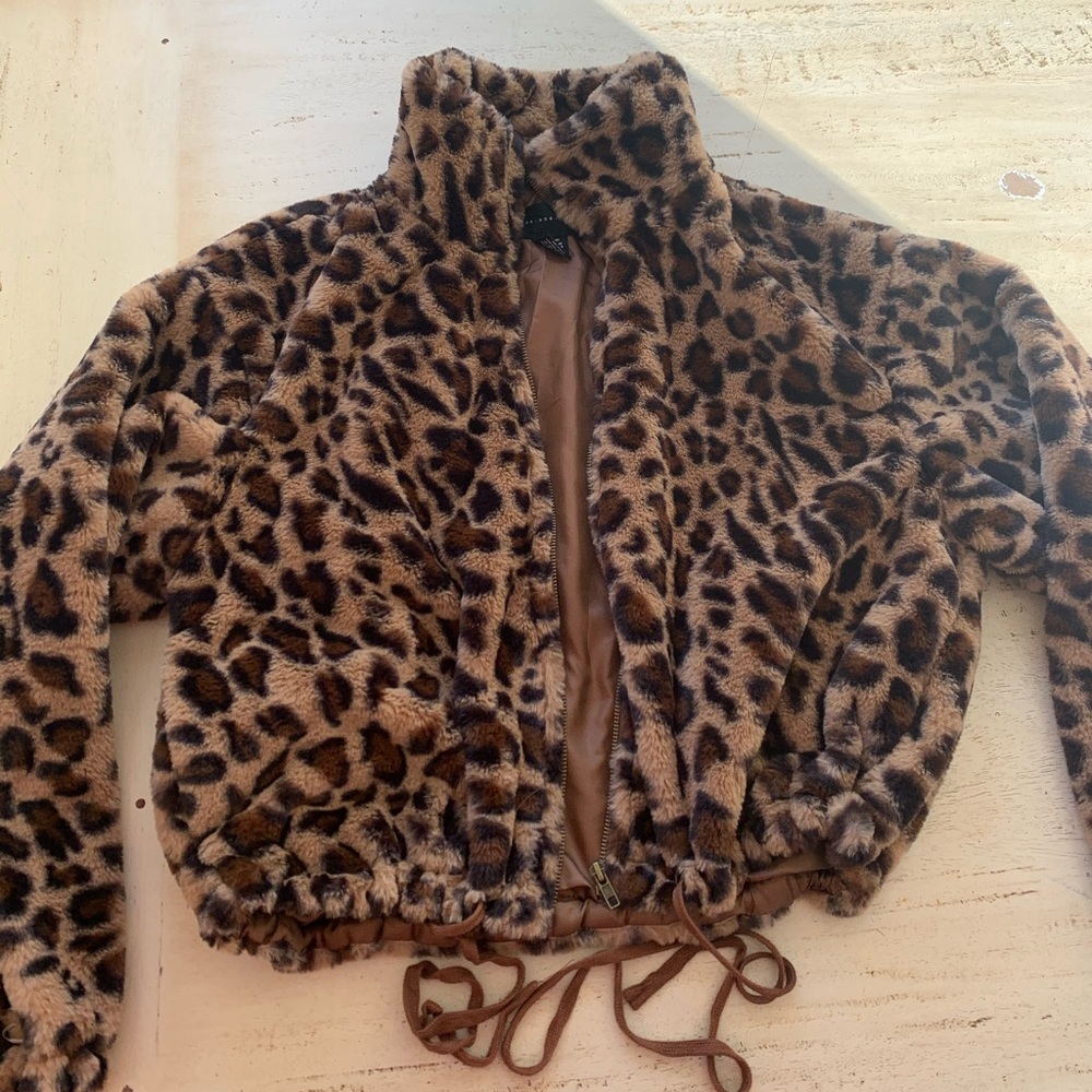 Cheetah zip up coat size M
